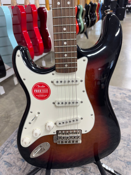 Squier Classic Vibe '60s Stratocaster Left-Handed with Laurel Fretboard - 3-Color Sunburst - Consignment