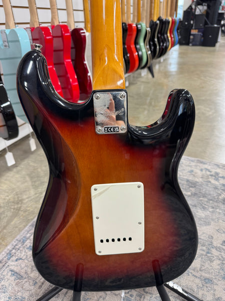 Squier Classic Vibe '60s Stratocaster Left-Handed with Laurel Fretboard - 3-Color Sunburst - Consignment