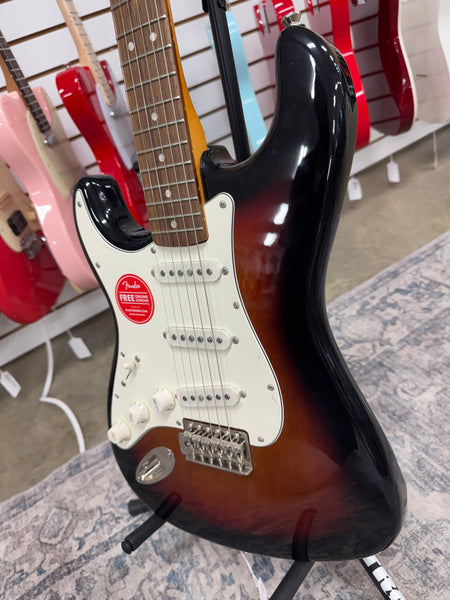 Squier Classic Vibe '60s Stratocaster Left-Handed with Laurel Fretboard - 3-Color Sunburst - Consignment