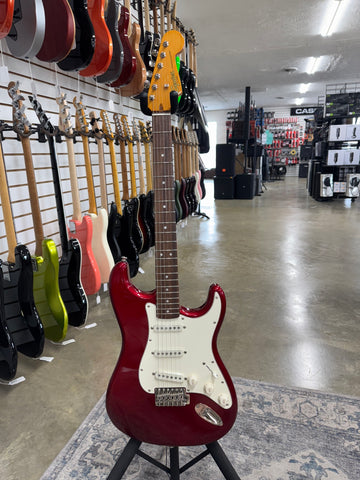 Squier Classic Vibe '60s Stratocaster with Laurel Fretboard - Candy Apple Red - B Stock