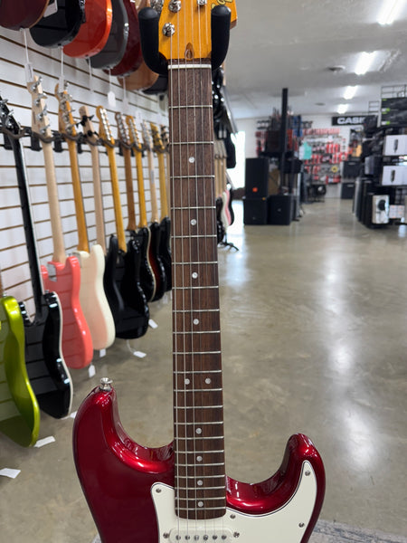 Squier Classic Vibe '60s Stratocaster with Laurel Fretboard - Candy Apple Red - B Stock