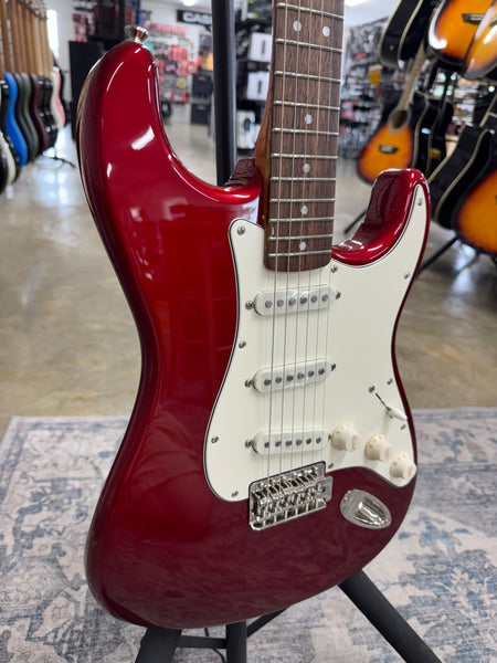 Squier Classic Vibe '60s Stratocaster with Laurel Fretboard - Candy Apple Red - B Stock
