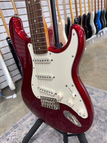 Squier Classic Vibe '60s Stratocaster with Laurel Fretboard - Candy Apple Red - B Stock