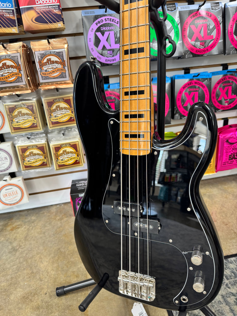 Squier Classic Vibe '70s Precision Bass - Black – Pop's Music