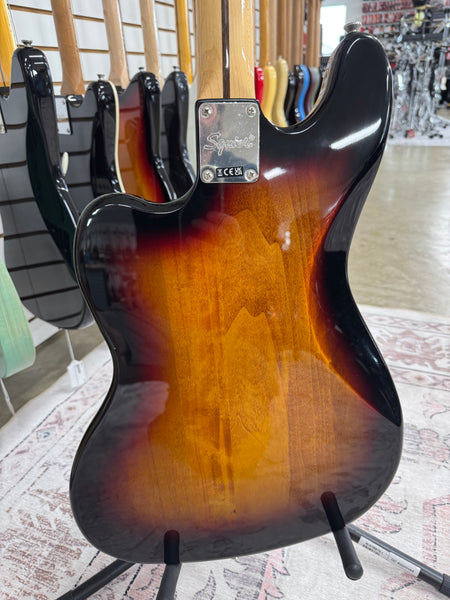 Squier Classic Vibe Bass VI - 3-Color Sunburst - B Stock