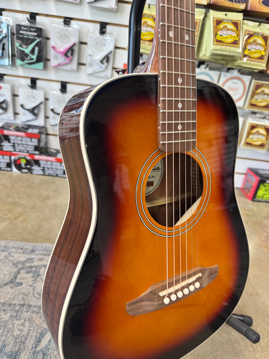 Fender California Standard Redondo Mini - 3-Color Sunburst - body angled from the left