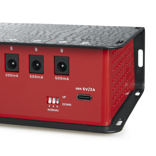 Gator GTR-PWR-12 Pedalboard Power Supply; 12 Outputs – 2300Ma