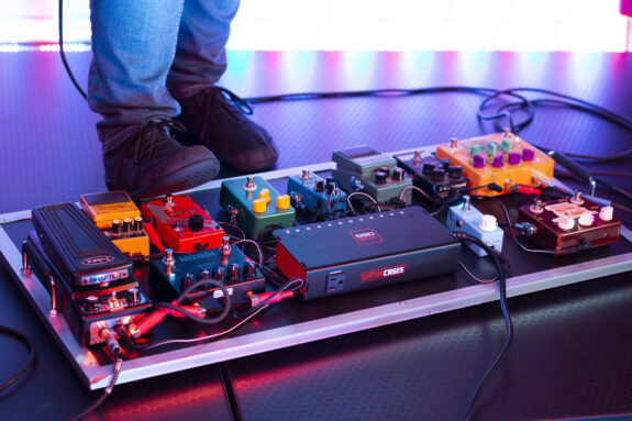 Gator GTR-PWR-12 Pedalboard Power Supply; 12 Outputs – 2300Ma