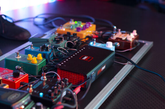 Gator GTR-PWR-12 Pedalboard Power Supply; 12 Outputs – 2300Ma