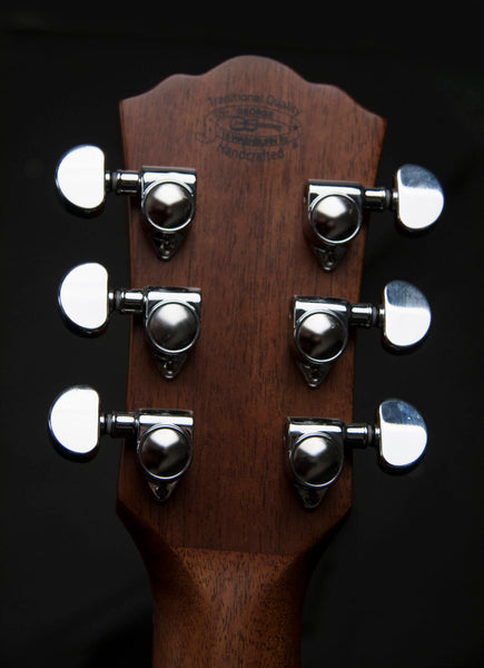 Washburn WCG20SCE Comfort Series Cutaway Grand Auditorium w/ Electronics Natural