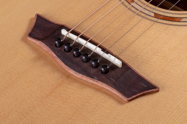 Washburn WCG25SCE Comfort Series Grand Auditorium Cutaway w/ Electronics Natural